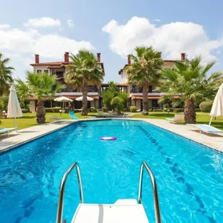 Cozy And Stylish Pool House Κρυοπηγή