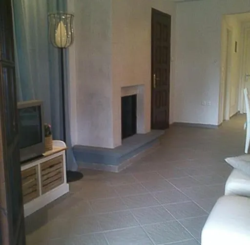 Cozy And Stylish Pool House *