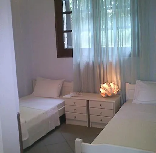 Cozy And Stylish Pool House *