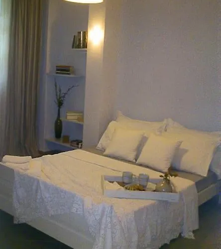 Cozy And Stylish Pool House *