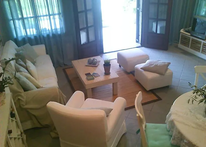 Vakantiehuis Cozy And Stylish Pool House