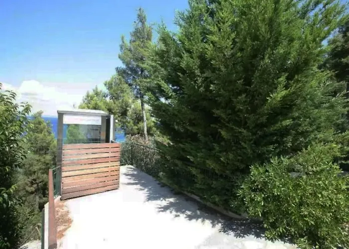 Vakantiehuis Cozy And Stylish Pool House