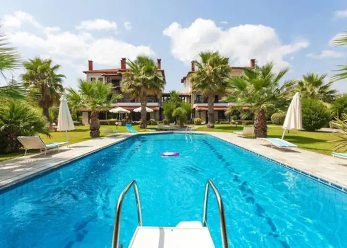 Cozy And Stylish Pool House Kriopigi